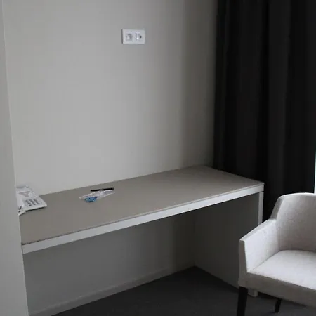 Astel De Haan